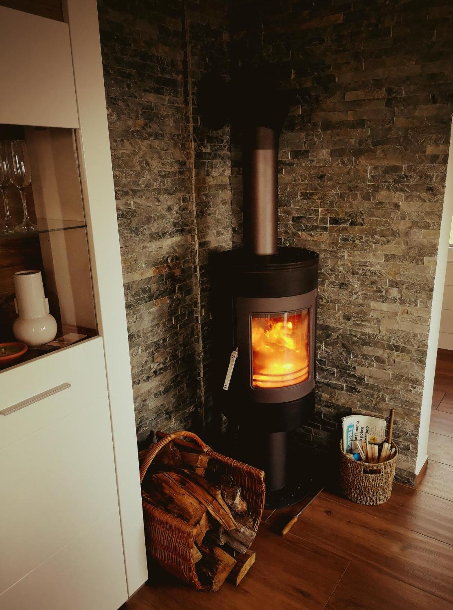 Apartma Hisa Na Ravnah With Hot Tub Pišece Eksteriør billede