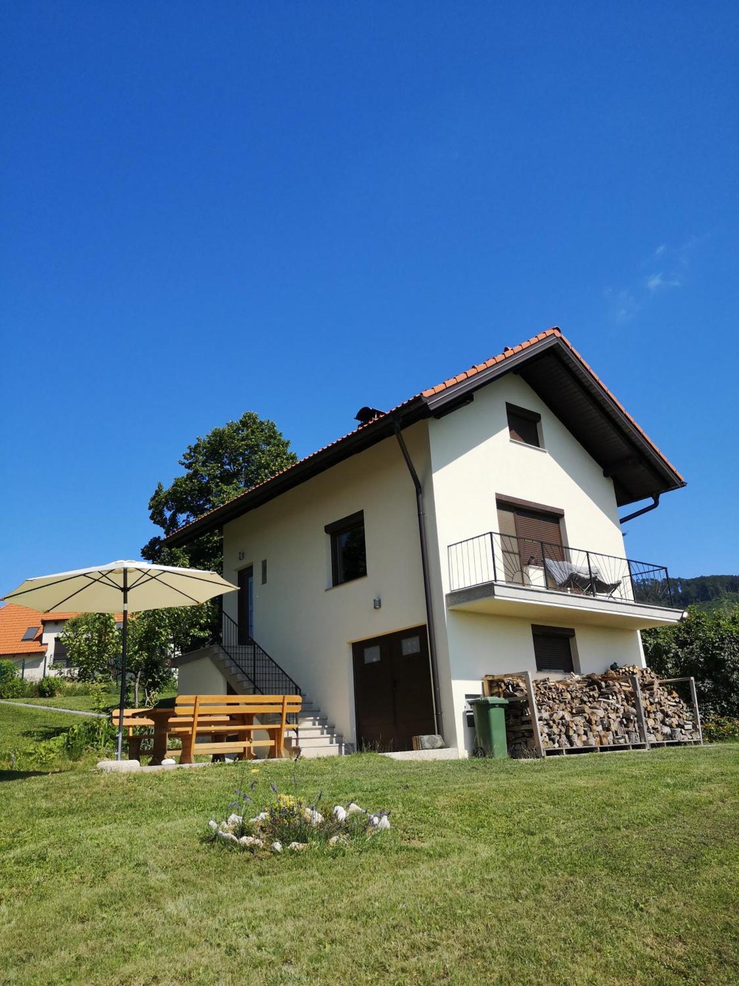 Apartma Hisa Na Ravnah With Hot Tub Pišece Eksteriør billede