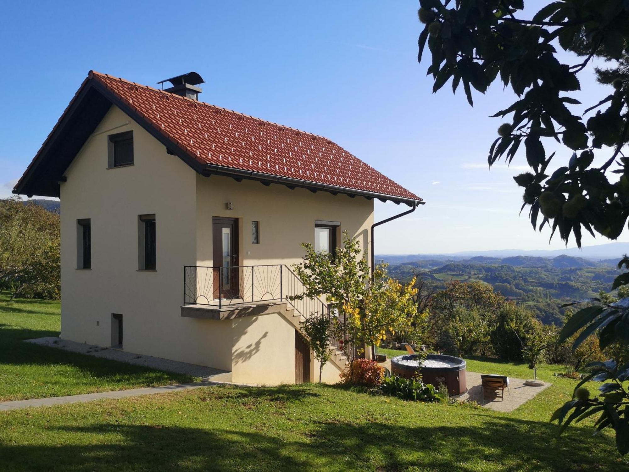 Apartma Hisa Na Ravnah With Hot Tub Pišece Eksteriør billede