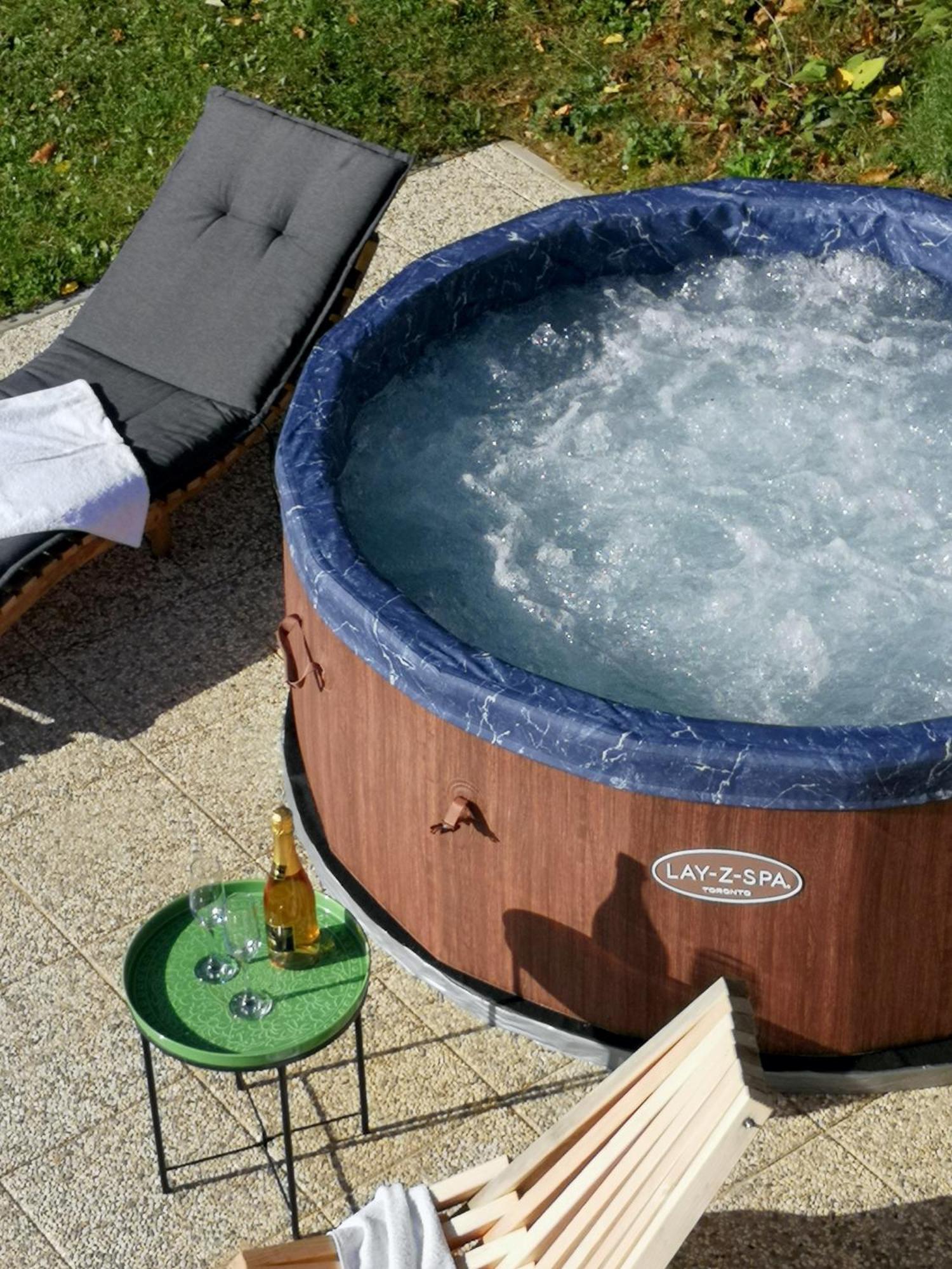 Apartma Hisa Na Ravnah With Hot Tub Pišece Eksteriør billede